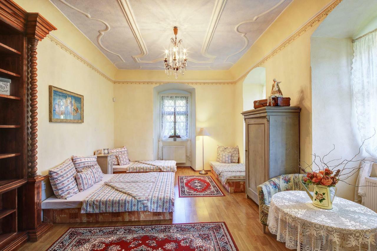 Hotel Dum Zameckych Kaplanu Valec Zewnętrze zdjęcie